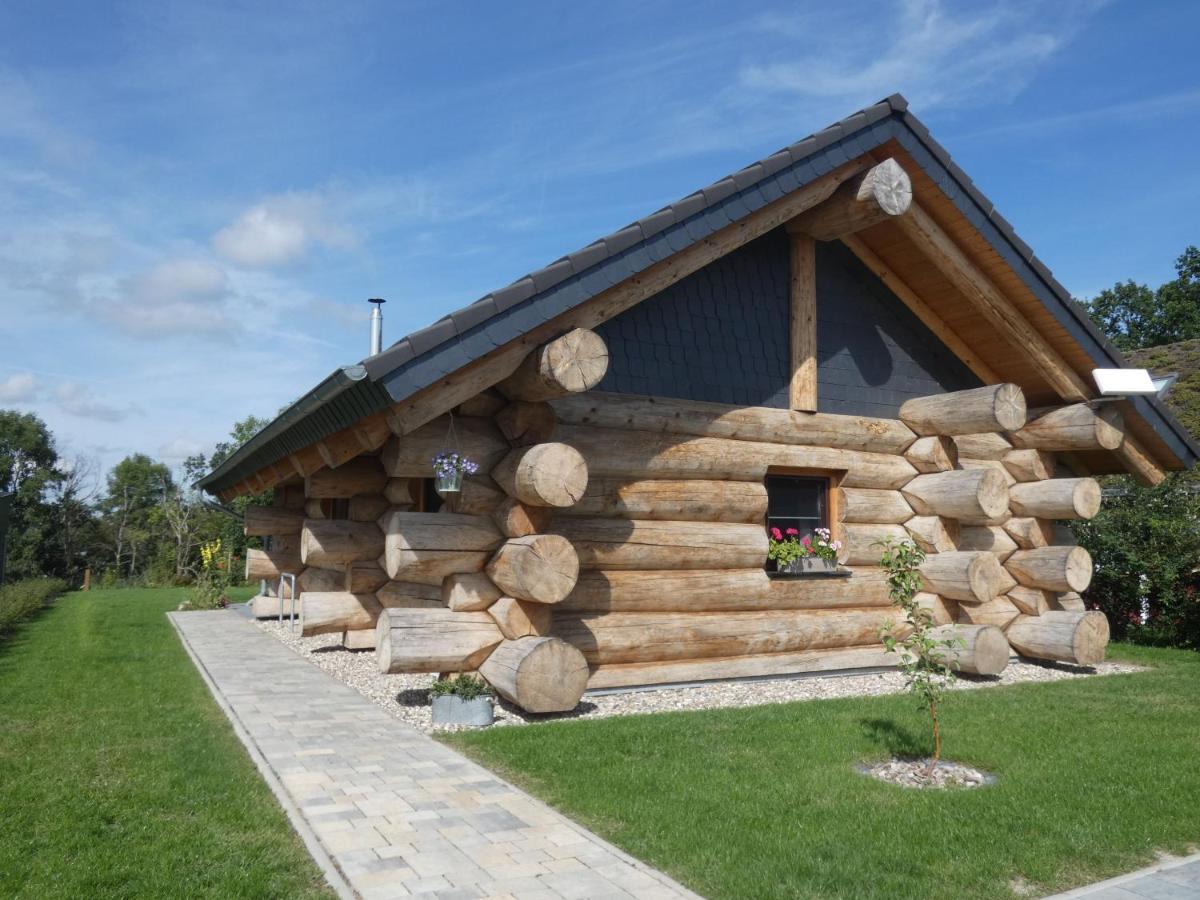 Naturstammhaus Tollensesee Groß Nemerow Екстериор снимка
