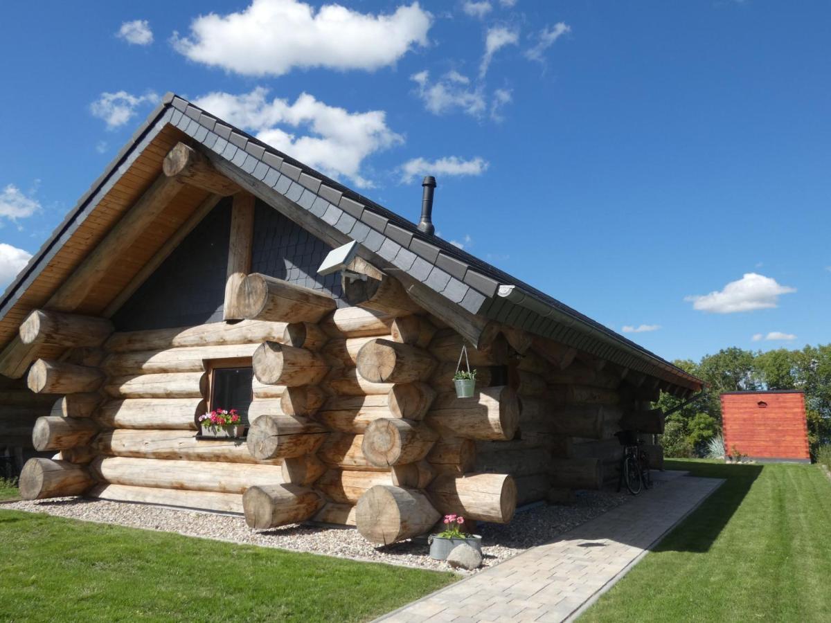 Naturstammhaus Tollensesee Groß Nemerow Екстериор снимка